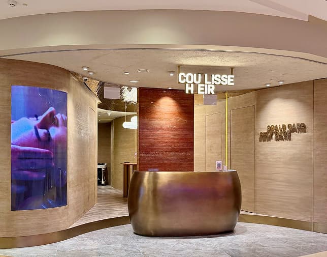 The Coulisse Heir salon, reception and curved timber wall